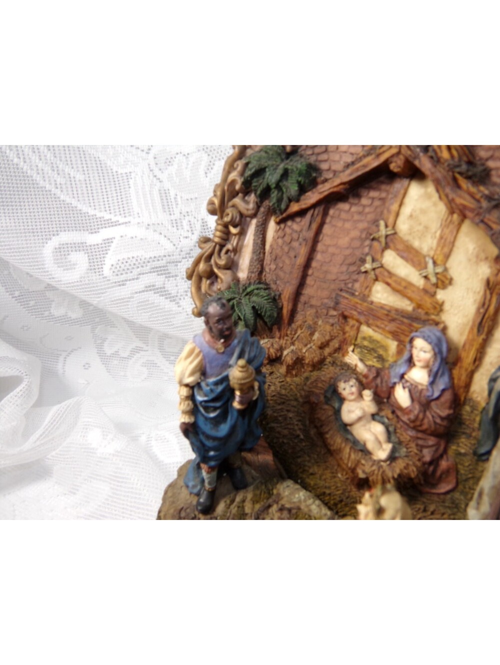 Christmas Ceramic Nativity Mary Joseph Jesus and the three king's Piece. - Picture 7 of 16